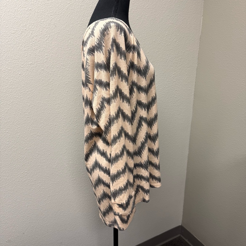 NWT Belle de Jour 1X Tan Gray Chevron Long Sleeve Boho Top - Picture 5 of 10